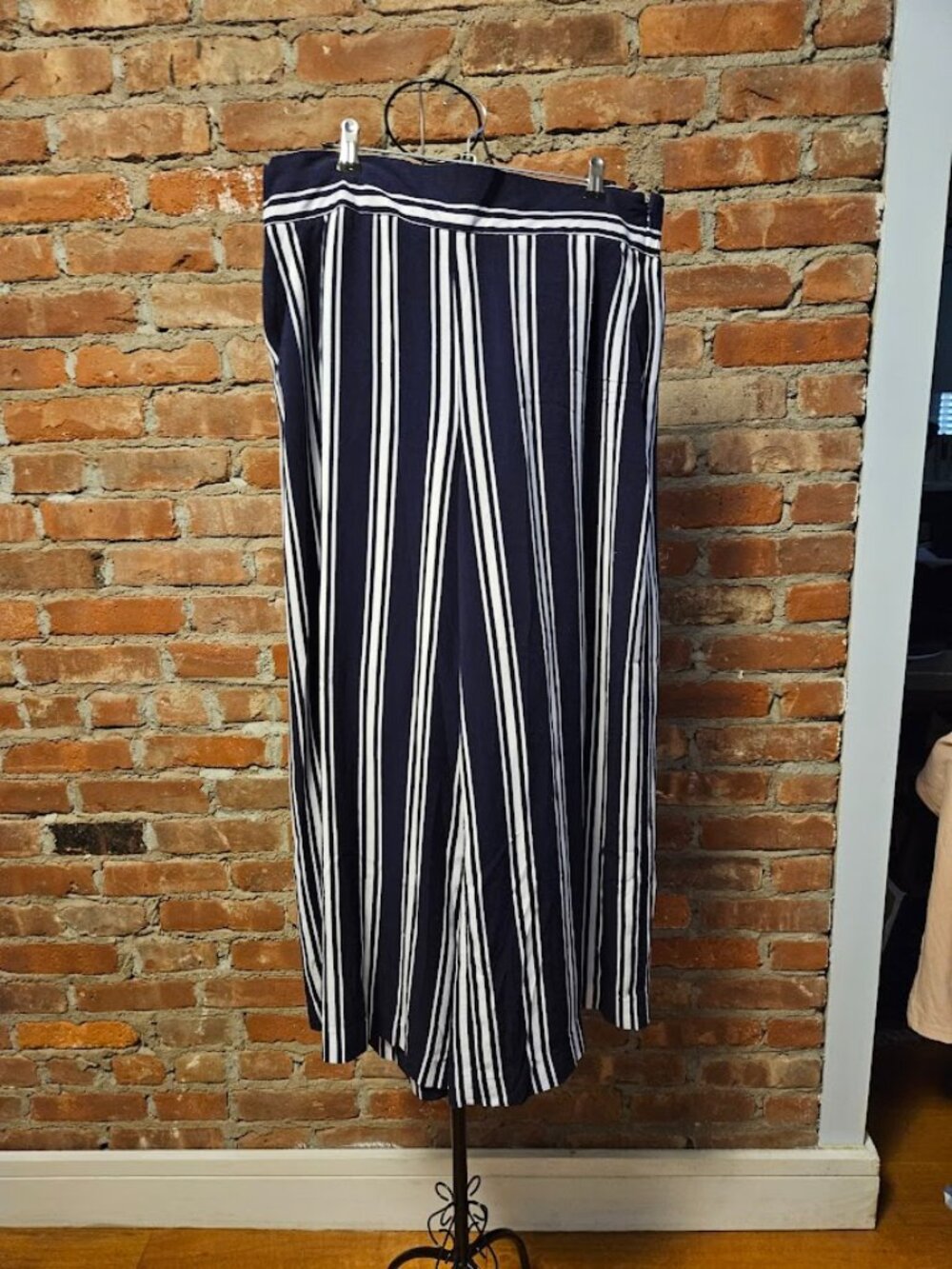State Black & White Stripe  Loose Fit Wide Leg Rayon Pants Size Large